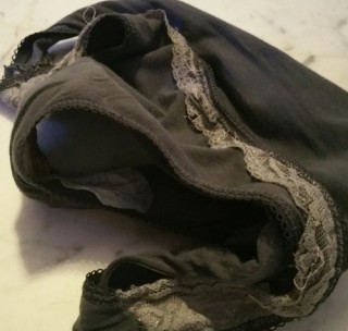 culotte coton sale avec son protège slip souillé 