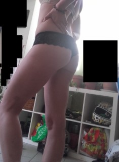 Lot de photos de toute partie sur demande, pieds, chaussures...