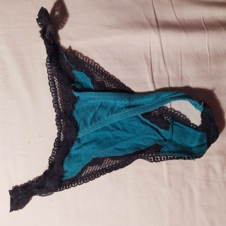 String vert et dentelle grise