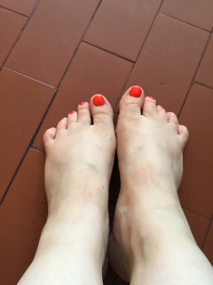 photo de mes jolies petit pieds pour les fétichistes 