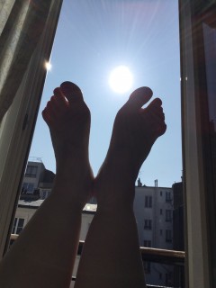 Photo de mes petits pieds au soleil de paris 