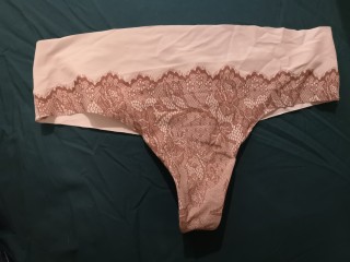 Petit string bien près du corps 