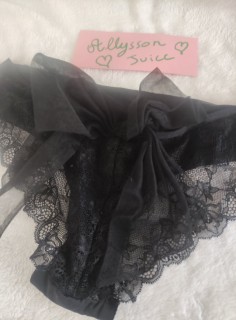 Jolie string qui sera souillée pour toi 