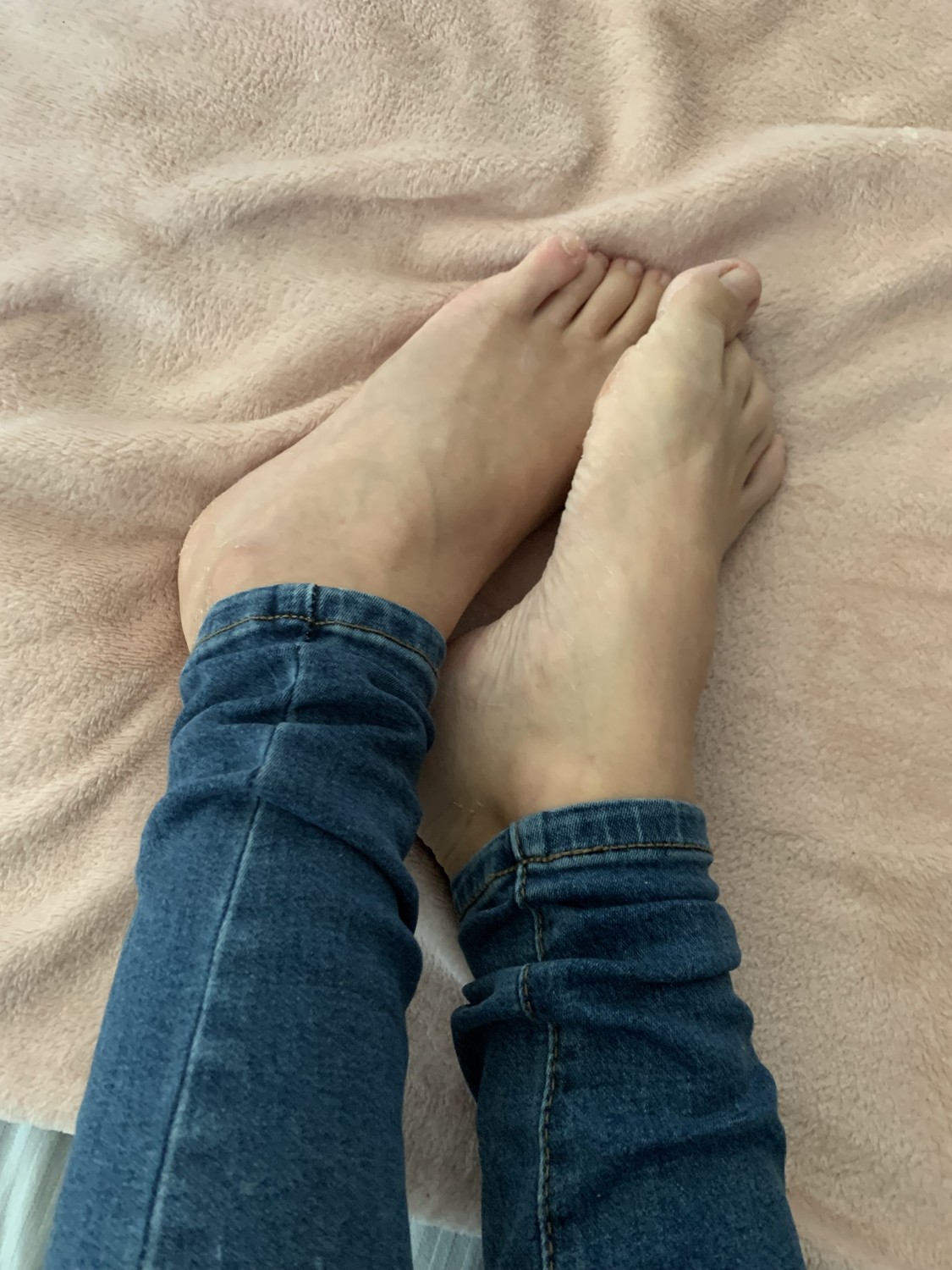 Photos pieds et envoi de sous vêtements portés